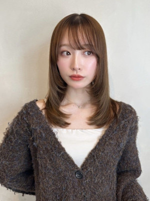 ミディアム顔レイヤー×セピアブラウン