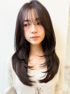 黒髪美髪レイヤー韓国ヘアロングくびれワンカール小顔エアリー