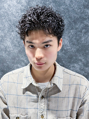 スパイキーショートピンパーマ無造作アップバング