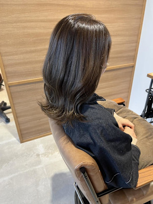 カーキブラウン