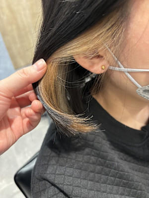 イヤリングカラー×ベージュ