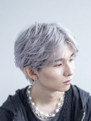 ホワイトブリーチフェザーショート