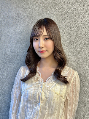 韓国風　艶髪　巻き髪