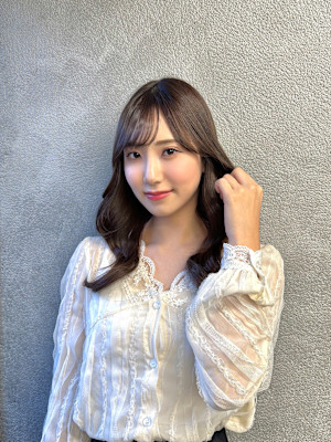 韓国風　艶髪　巻き髪