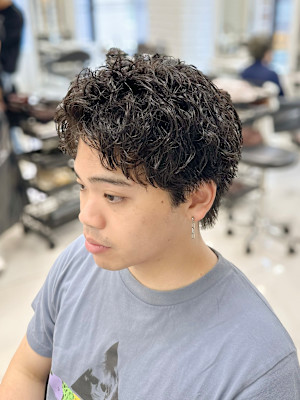 スパイキーショートピンパーマ無造作アップバング