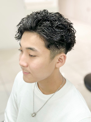 ハーフバックスパイラルパーマツーブロックフェード