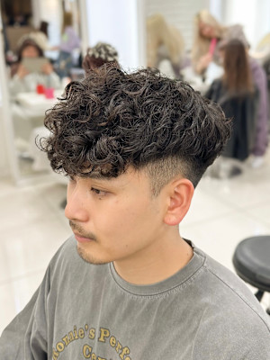 短めスペインカールハイフェードスパイラルパーマ