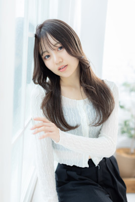 韓国風　フェミニン　シースルーバング