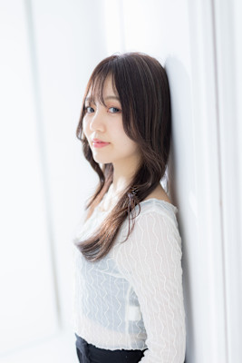 韓国風　フェミニン　シースルーバング