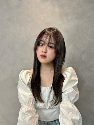 ストレート　艶カラー　シースルーバング