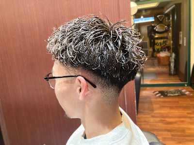 MEN'Sツーブロックスキンフェードツイストパーマスタイル