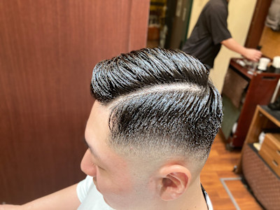 MEN`Sスキンフェードミドルハードパートラインアップスタイ