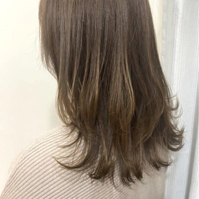 【レイヤー×セミロング】軽めヘア／抜け感