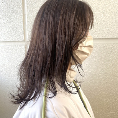 【ミディアムレイヤー】軽めヘア／抜け感