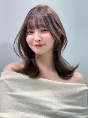 大人可愛いオリーブベージュ×レイヤーカット