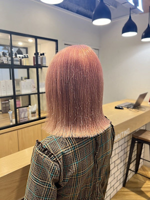 ミルクティーピンク × ぱつっとボブ