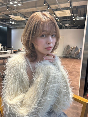 くびれボブミニウルフ透明感シルバーアッシュグレージュカラー