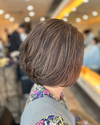 躍動感のある動きのあるボブスタイル