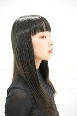 黒髪ストレートヘア