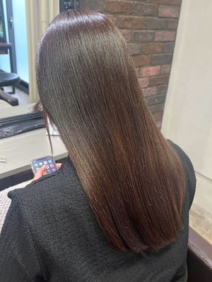 髪質改善　マロンベージュ　艶髪　ロングヘア　ストレート