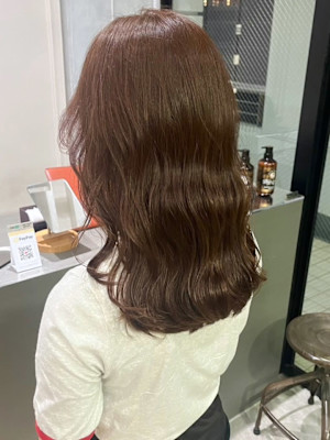 ベージュカラー　ウェーブ巻き　セミロング 髪質改善カラー