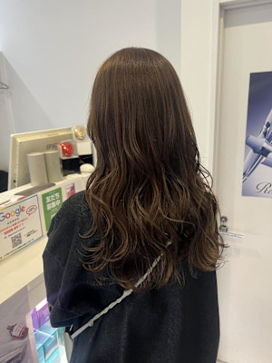 カーキブラウン