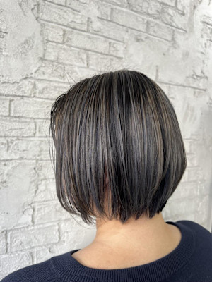 30.40代白髪ぼかしバレイヤージュグレージュボブ