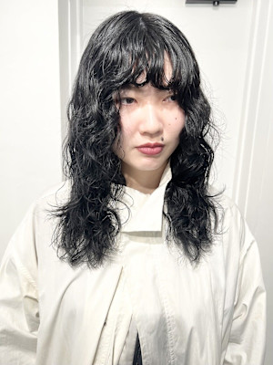 レイヤーカットパーマ黒髪ネビージュ小顔ワンレン