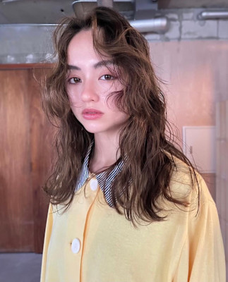 ウルフレイヤーパーマ前髪イルミナ髪質改善メテオカラー