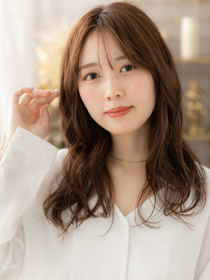 センターパート抜け感ゆるふわエアリーミディ　韓国風巻き