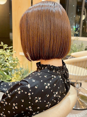 ベージュカラー　丸みボブ　内巻き　髪質改善カラー　ツヤ髪