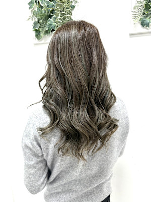 ハイライト＋アッシュ系カラー