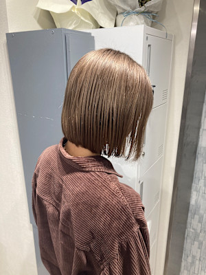 ぱつっとボブ×ミルクティーベージュ