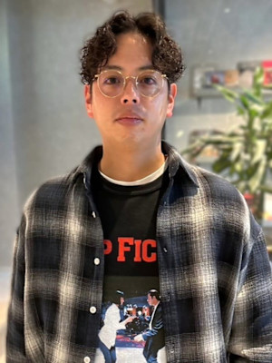 センターパート　ツイストスパイラルパーマ　強めパーマ　束感