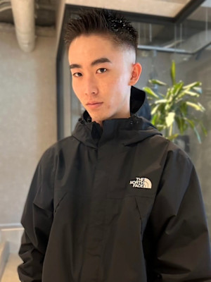 スパイキーショート　刈り上げ　アップバング　眉カット　20代