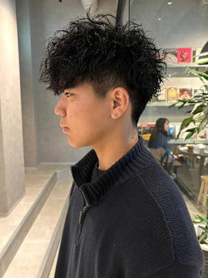 ツイストスパイラルパーマ　束感　強めパーマ　ソフトリーゼント