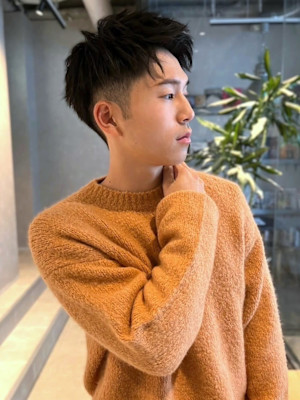 メンズショート　アップバング　ツーブロック　爽やか　20代