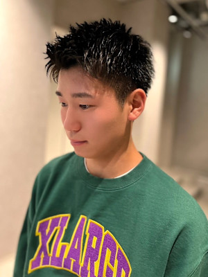 スパイキーショート　ツーブロック　束感　20代　アップバング