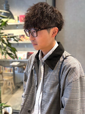 ツイストスパイラルパーマ　強めパーマ　束感　ツーブロック