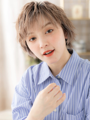 フレンチカジュアルくせ毛風マッシュパーマ　ホワイトブロンド