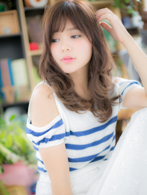 斜めバング大人かわいい小顔ショコラベージュ　マロンベージュ