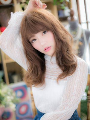 大人ガーリー厚めバングくせ毛風暖色系カラー　マロンベージュ