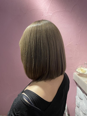 オリーブベージュ