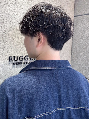 波巻きパーマ　黒髪ショートマッシュ　束感　20代30代