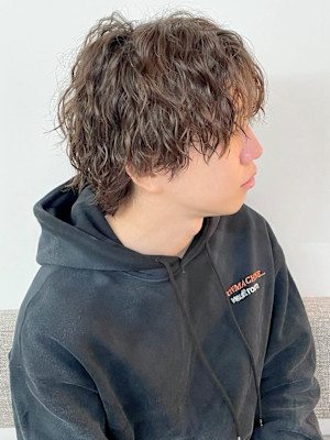 波巻きパーマ　ウルフマッシュ　ベージュカラー　ミディアムヘア