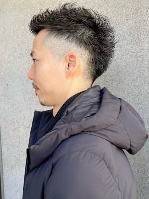 スキンフェード　モヒカン　無造作ヘア　ワイルド　20代30代