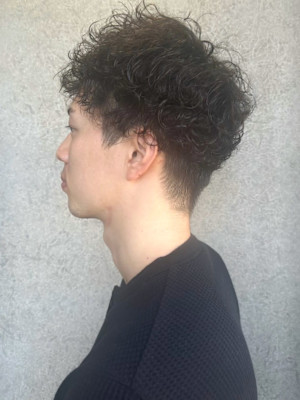 スパイラルパーマ　ハードパーマ　ツーブロックマッシュ