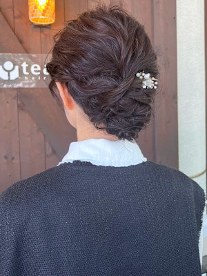 アップスタイル　ルーズシニヨン　編み込み　結婚式アレンジ