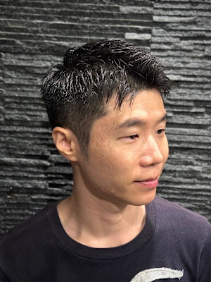 メンズショートヘアー