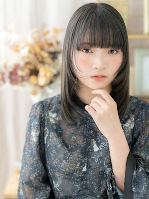 姫カットブルーグレージュ大人ガーリーミディ　姫カットレイヤー